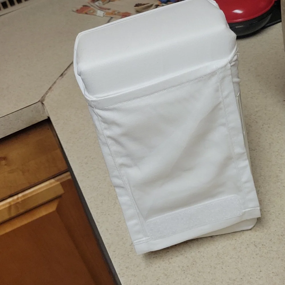 Bedskirt,King,New,White,in fabric bag..NWT